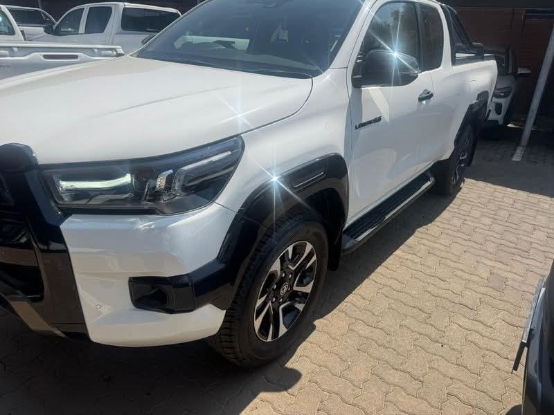 Toyota   Hilux 2.8 GD-6 RB Legend 55 4x4 Auto Extended Cab  
